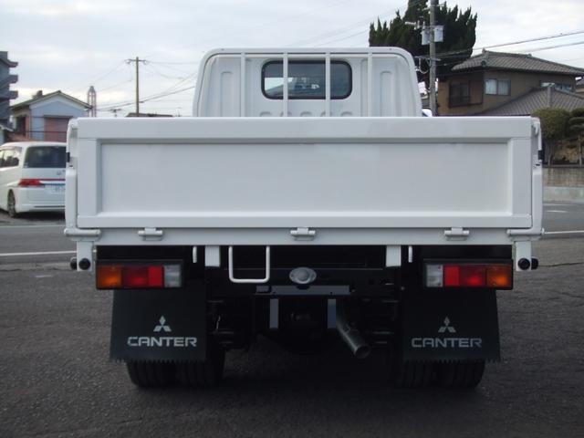 キャンター 　２トン全低床　平ボディ－　メッキパ－ツ　左電格ミラ－　荷台床鉄板張り　レザ－シ－トカバ－付き　マフラ－燃焼ナシ　全面塗装済み　　内装クリーニング済み　荷台内寸約長さ３１１幅１６０　走行７万キロ台（6枚目）