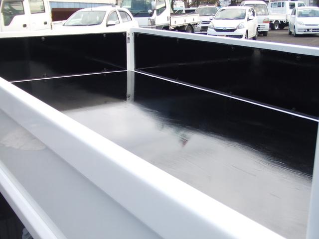 キャンター 　２トン全低床　平ボディ－　メッキパ－ツ　左電格ミラ－　荷台床鉄板張り　レザ－シ－トカバ－付き　マフラ－燃焼ナシ　全面塗装済み　　内装クリーニング済み　荷台内寸約長さ３１１幅１６０　走行７万キロ台（8枚目）