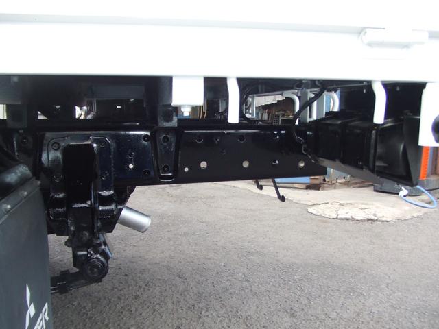 キャンター 　２トン全低床　平ボディ－　メッキパ－ツ　左電格ミラ－　荷台床鉄板張り　レザ－シ－トカバ－付き　マフラ－燃焼ナシ　全面塗装済み　　内装クリーニング済み　荷台内寸約長さ３１１幅１６０　走行７万キロ台（14枚目）