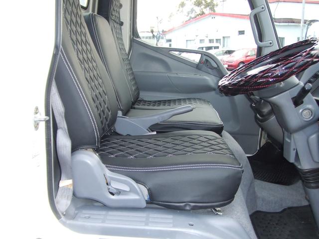 キャンター 　２トン全低床　平ボディ－　メッキパ－ツ　左電格ミラ－　荷台床鉄板張り　レザ－シ－トカバ－付き　マフラ－燃焼ナシ　全面塗装済み　　内装クリーニング済み　荷台内寸約長さ３１１幅１６０　走行７万キロ台（17枚目）