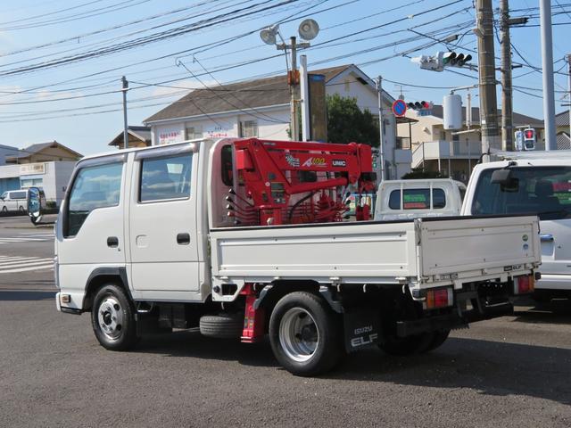 エルフトラック Ｗキャブフルフラットロー　ユニック３段簡易クレーン付　３．０ディーゼルエンジン　フロア５速ミッション　積載量１８００ｋｇ　運転席エアバック　エアコン　パワステ　前席パワーウインドウ（3枚目）
