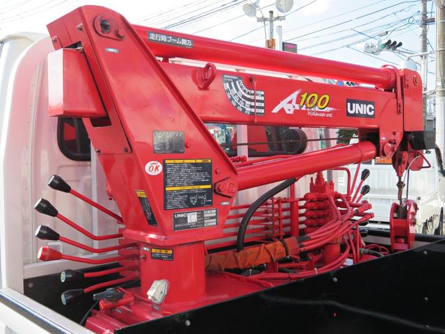 エルフトラック Ｗキャブフルフラットロー　ユニック３段簡易クレーン付　３．０ディーゼルエンジン　フロア５速ミッション　積載量１８００ｋｇ　運転席エアバック　エアコン　パワステ　前席パワーウインドウ（6枚目）