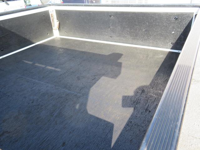 エルフトラック Ｗキャブフルフラットロー　ユニック３段簡易クレーン付　３．０ディーゼルエンジン　フロア５速ミッション　積載量１８００ｋｇ　運転席エアバック　エアコン　パワステ　前席パワーウインドウ（14枚目）