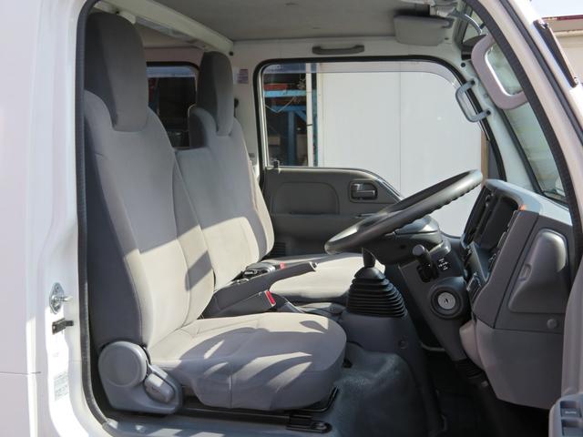 エルフトラック Ｗキャブフルフラットロー　ユニック３段簡易クレーン付　３．０ディーゼルエンジン　フロア５速ミッション　積載量１８００ｋｇ　運転席エアバック　エアコン　パワステ　前席パワーウインドウ（19枚目）