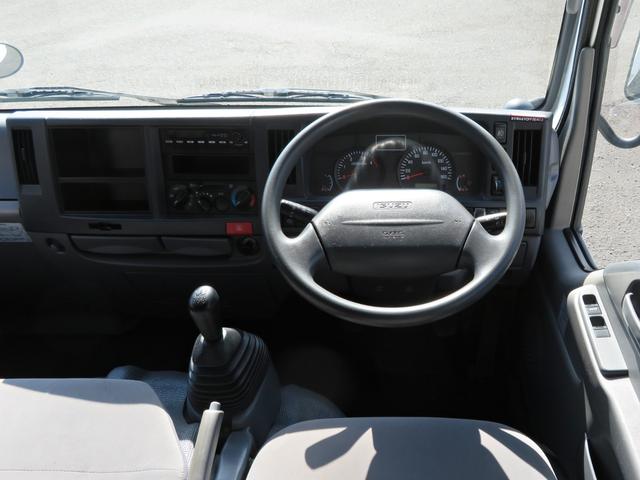 エルフトラック Ｗキャブフルフラットロー　ユニック３段簡易クレーン付　３．０ディーゼルエンジン　フロア５速ミッション　積載量１８００ｋｇ　運転席エアバック　エアコン　パワステ　前席パワーウインドウ（21枚目）