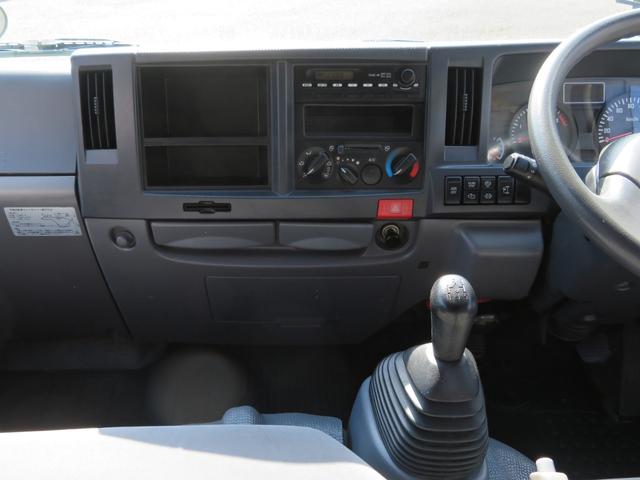 エルフトラック Ｗキャブフルフラットロー　ユニック３段簡易クレーン付　３．０ディーゼルエンジン　フロア５速ミッション　積載量１８００ｋｇ　運転席エアバック　エアコン　パワステ　前席パワーウインドウ（22枚目）