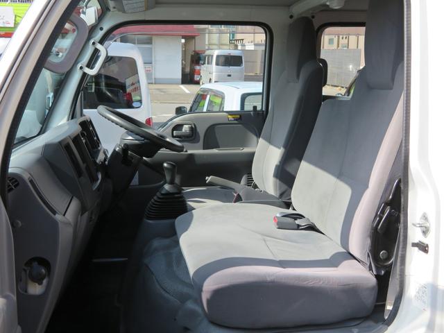 エルフトラック Ｗキャブフルフラットロー　ユニック３段簡易クレーン付　３．０ディーゼルエンジン　フロア５速ミッション　積載量１８００ｋｇ　運転席エアバック　エアコン　パワステ　前席パワーウインドウ（24枚目）