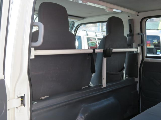 エルフトラック Ｗキャブフルフラットロー　ユニック３段簡易クレーン付　３．０ディーゼルエンジン　フロア５速ミッション　積載量１８００ｋｇ　運転席エアバック　エアコン　パワステ　前席パワーウインドウ（25枚目）