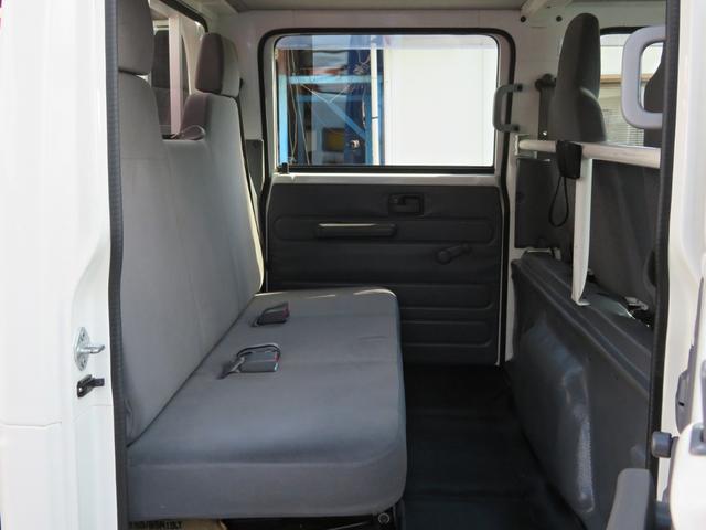 エルフトラック Ｗキャブフルフラットロー　ユニック３段簡易クレーン付　３．０ディーゼルエンジン　フロア５速ミッション　積載量１８００ｋｇ　運転席エアバック　エアコン　パワステ　前席パワーウインドウ（27枚目）