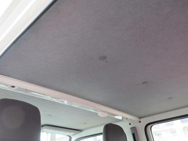 エルフトラック Ｗキャブフルフラットロー　ユニック３段簡易クレーン付　３．０ディーゼルエンジン　フロア５速ミッション　積載量１８００ｋｇ　運転席エアバック　エアコン　パワステ　前席パワーウインドウ（29枚目）