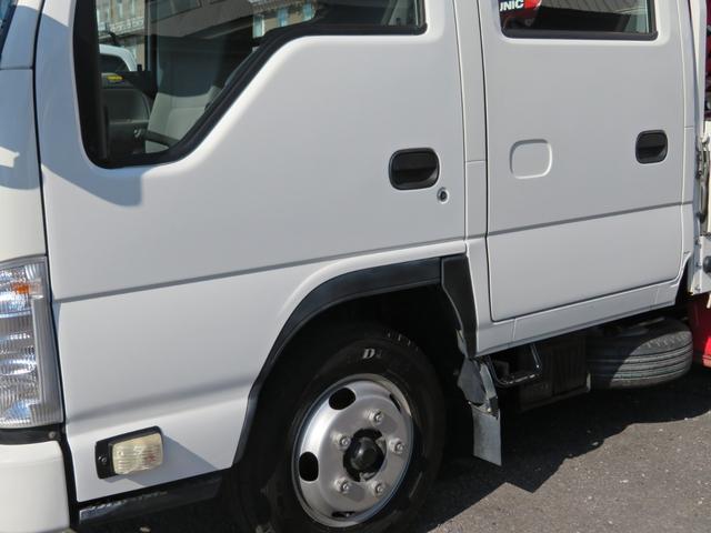 エルフトラック Ｗキャブフルフラットロー　ユニック３段簡易クレーン付　３．０ディーゼルエンジン　フロア５速ミッション　積載量１８００ｋｇ　運転席エアバック　エアコン　パワステ　前席パワーウインドウ（35枚目）