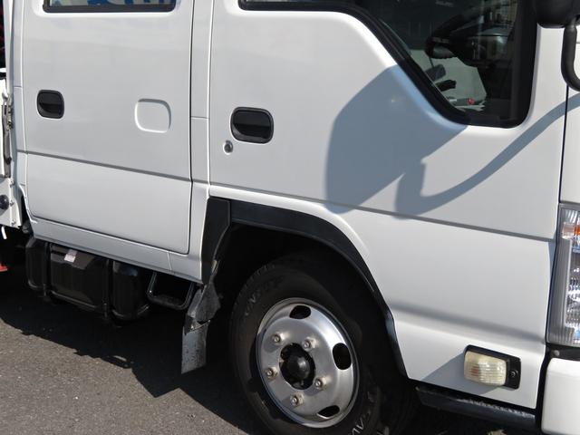 エルフトラック Ｗキャブフルフラットロー　ユニック３段簡易クレーン付　３．０ディーゼルエンジン　フロア５速ミッション　積載量１８００ｋｇ　運転席エアバック　エアコン　パワステ　前席パワーウインドウ（36枚目）