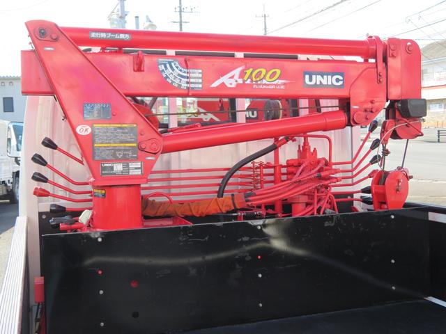 エルフトラック Ｗキャブフルフラットロー　ユニック３段簡易クレーン付　３．０ディーゼルエンジン　フロア５速ミッション　積載量１８００ｋｇ　運転席エアバック　エアコン　パワステ　前席パワーウインドウ（43枚目）