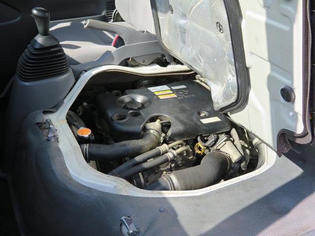 エルフトラック Ｗキャブフルフラットロー　ユニック３段簡易クレーン付　３．０ディーゼルエンジン　フロア５速ミッション　積載量１８００ｋｇ　運転席エアバック　エアコン　パワステ　前席パワーウインドウ（45枚目）