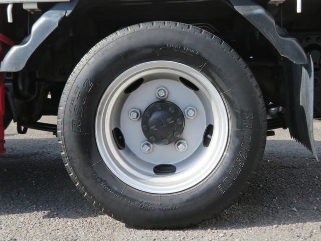 エルフトラック Ｗキャブフルフラットロー　ユニック３段簡易クレーン付　３．０ディーゼルエンジン　フロア５速ミッション　積載量１８００ｋｇ　運転席エアバック　エアコン　パワステ　前席パワーウインドウ（48枚目）