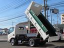 デュトロ 全低床ダンプ 2t積ダンプ 4.0ディーゼルターボエンジン フロア5速ミッション 積載量2000kg コボレーン付 エアコン パワステ パワーウインドウ 中古車画像_3