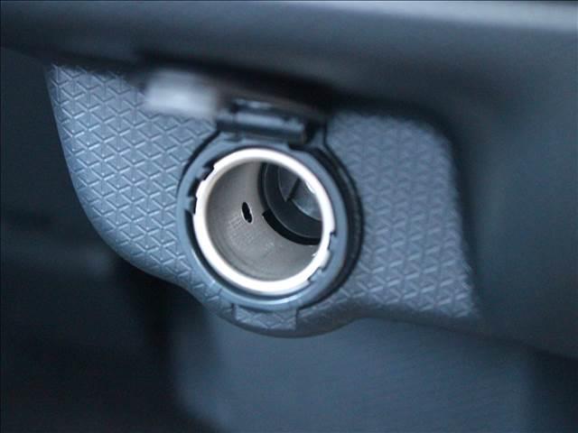 ファンクロス　届出済未使用車　アイドリングストップ　盗難防止装置　バックカメラ　衝突被害軽減ブレーキ　横滑り防止装置　ベンチシート　シートヒーター　スマートキー　アルミホイール　両側電動スライドドア(32枚目)