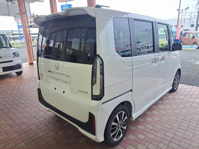 Ｎ－ＢＯＸカスタム ベースグレード　登録済み未使用車　左側電動スライドドア　Ｈｏｎｄａ　ＳＥＮＳＩＮＧ　ロールサンシェード　シートヒーター　電動パーキングブレーキ（5枚目）