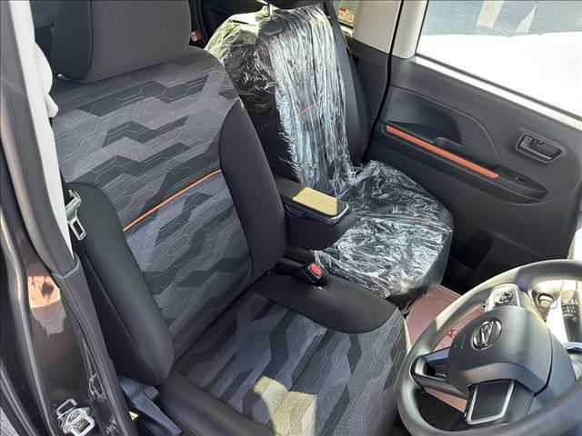 タント ファンクロス　スマートキー　両側電動スライドドア　オートエアコン　ＥＴＣ　電動パーキングブレーキ　シートヒーター　パーソナルテーブル　ロールサンシェード（23枚目）