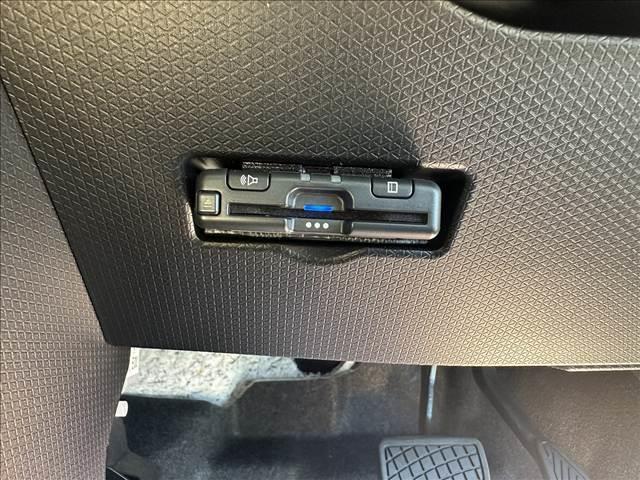 タント ファンクロス　スマートキー　両側電動スライドドア　オートエアコン　ＥＴＣ　電動パーキングブレーキ　シートヒーター　パーソナルテーブル　ロールサンシェード（33枚目）