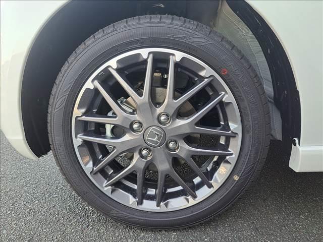 Ｎ－ＢＯＸカスタム ターボ　登録済未使用車　両側電動スライドドア　電動パーキングブレーキ　ロールサンシェード　プッシュスタート　オートエアコン　リヤワイパー　パーソナルテーブル（10枚目）