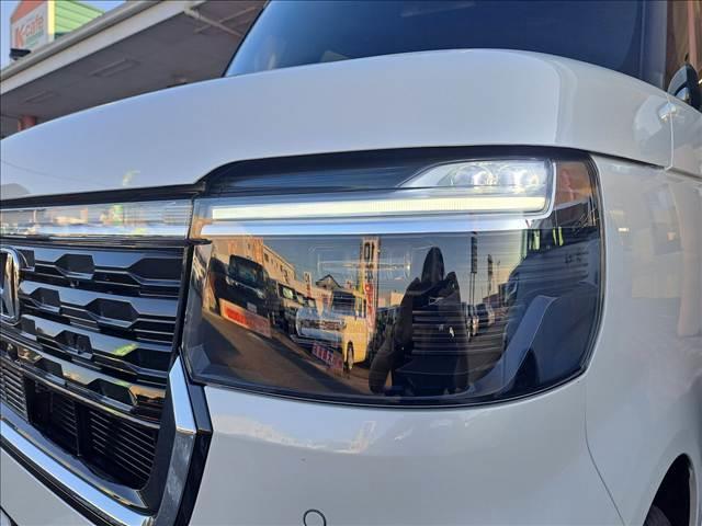 Ｎ－ＢＯＸカスタム ターボ　登録済未使用車　両側電動スライドドア　電動パーキングブレーキ　ロールサンシェード　プッシュスタート　オートエアコン　リヤワイパー　パーソナルテーブル（11枚目）