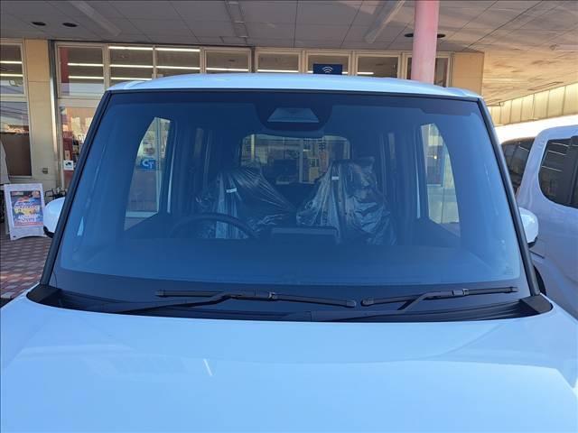 Ｎ－ＢＯＸカスタム ターボ　登録済未使用車　両側電動スライドドア　電動パーキングブレーキ　ロールサンシェード　プッシュスタート　オートエアコン　リヤワイパー　パーソナルテーブル（12枚目）