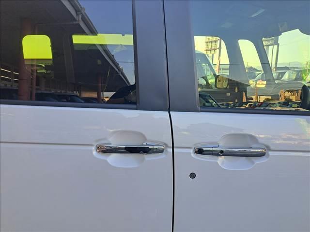 Ｎ－ＢＯＸカスタム ターボ　登録済未使用車　両側電動スライドドア　電動パーキングブレーキ　ロールサンシェード　プッシュスタート　オートエアコン　リヤワイパー　パーソナルテーブル（13枚目）