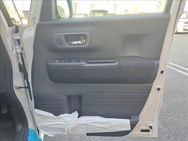 Ｎ－ＢＯＸカスタム ターボ　登録済未使用車　両側電動スライドドア　電動パーキングブレーキ　ロールサンシェード　プッシュスタート　オートエアコン　リヤワイパー　パーソナルテーブル（15枚目）