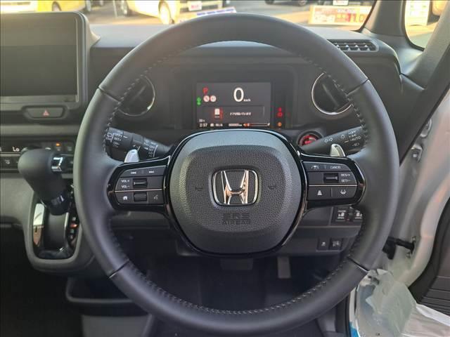 Ｎ－ＢＯＸカスタム ターボ　登録済未使用車　両側電動スライドドア　電動パーキングブレーキ　ロールサンシェード　プッシュスタート　オートエアコン　リヤワイパー　パーソナルテーブル（21枚目）