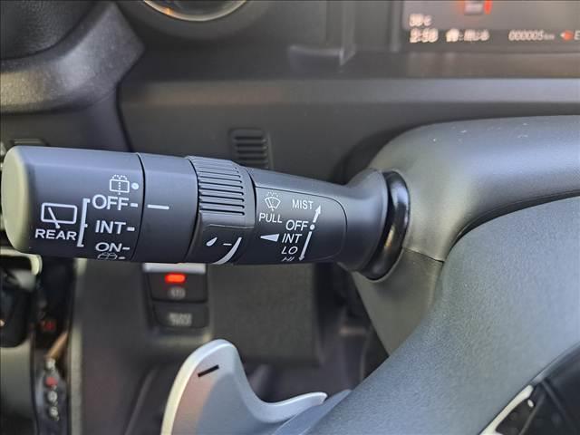 Ｎ－ＢＯＸカスタム ターボ　登録済未使用車　両側電動スライドドア　電動パーキングブレーキ　ロールサンシェード　プッシュスタート　オートエアコン　リヤワイパー　パーソナルテーブル（24枚目）