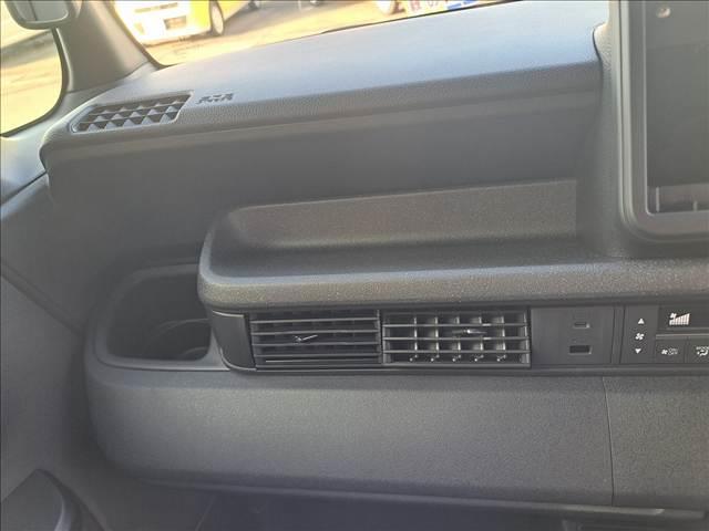 Ｎ－ＢＯＸカスタム ターボ　登録済未使用車　両側電動スライドドア　電動パーキングブレーキ　ロールサンシェード　プッシュスタート　オートエアコン　リヤワイパー　パーソナルテーブル（31枚目）