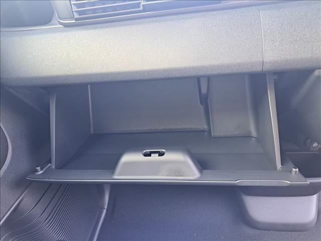 Ｎ－ＢＯＸカスタム ターボ　登録済未使用車　両側電動スライドドア　電動パーキングブレーキ　ロールサンシェード　プッシュスタート　オートエアコン　リヤワイパー　パーソナルテーブル（32枚目）