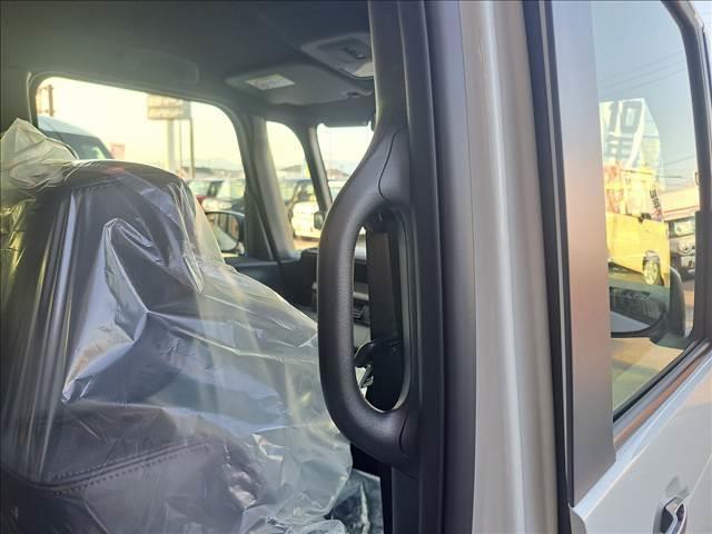 Ｎ－ＢＯＸカスタム ターボ　登録済未使用車　両側電動スライドドア　電動パーキングブレーキ　ロールサンシェード　プッシュスタート　オートエアコン　リヤワイパー　パーソナルテーブル（36枚目）