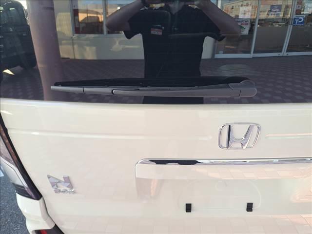 Ｎ－ＢＯＸカスタム ターボ　登録済未使用車　両側電動スライドドア　電動パーキングブレーキ　ロールサンシェード　プッシュスタート　オートエアコン　リヤワイパー　パーソナルテーブル（41枚目）