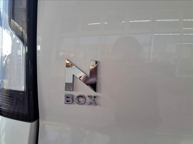 Ｎ－ＢＯＸカスタム ターボ　登録済未使用車　両側電動スライドドア　電動パーキングブレーキ　ロールサンシェード　プッシュスタート　オートエアコン　リヤワイパー　パーソナルテーブル（42枚目）