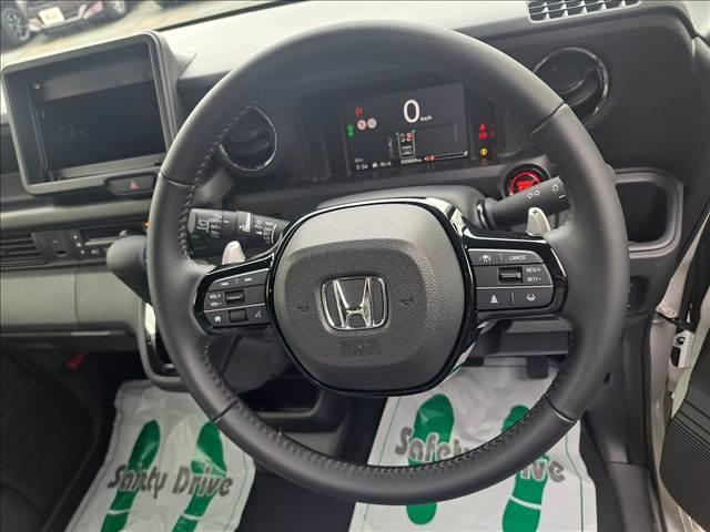 Ｎ－ＢＯＸカスタム ターボ　登録済未使用車　両側電動スライドドア　電動パーキングブレーキ　ロールサンシェード　プッシュスタート　オートエアコン　リヤワイパー　パーソナルテーブル（52枚目）