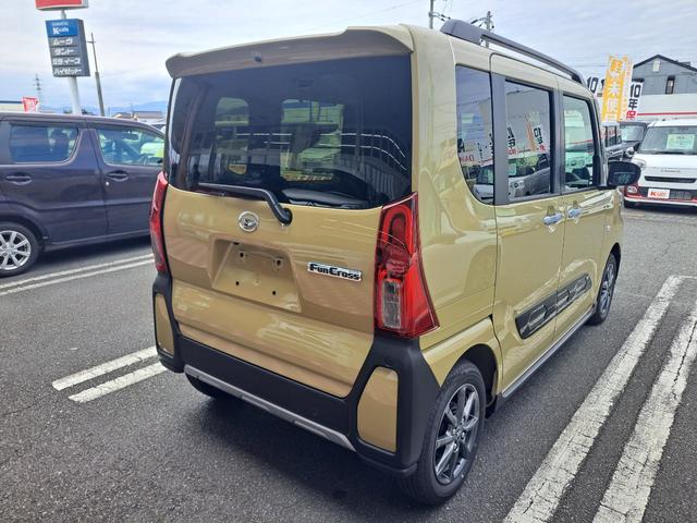 タント ファンクロス　登録済み未使用車　両側電動スライドドア　アイドリングストップ　プッシュスタート　電動パーキングブレーキ　オートエアコン　ロールサンシェード（8枚目）