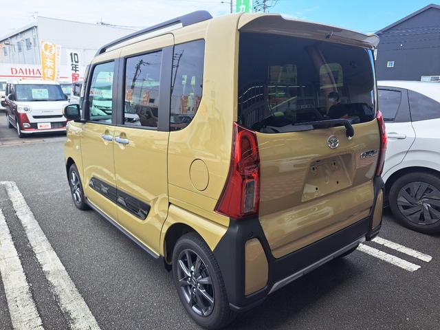 タント ファンクロス　登録済み未使用車　両側電動スライドドア　アイドリングストップ　プッシュスタート　電動パーキングブレーキ　オートエアコン　ロールサンシェード（10枚目）