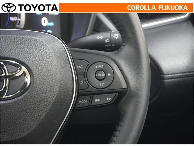 高速道路などを一定の速度で走行したい場合に、スイッチを操作することでアクセルペダルを踏まずに定速走行できます。