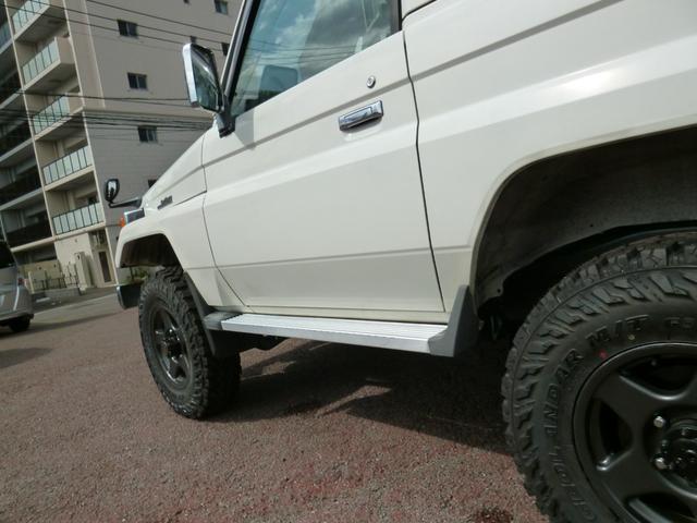 ランドクルーザー７０ ＬＸ　リフトアップ公認済・寒冷地・幌新品・ジオランダーＧ００３新品５本・プロコンプショック新品・ＥＴＣ・サイドステップ・純正バイザー（22枚目）