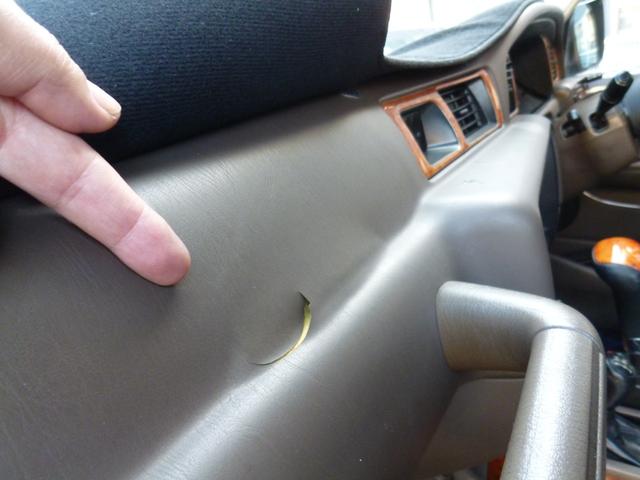 ランドクルーザー８０ ＶＸリミテッド　ターボ・リアＬＳＤ・リフトＵＰ・純正角目４灯・前後ラテラル・マフラー・１６ＡＷ・オープンカントリーＭＴ・ヒッチ・ＳＤナビＴＶ・Ｂカメラ・ＥＴＣ・リーディングダウン・ＬＥＤテール・前後ドラレコ・モモステ（54枚目）