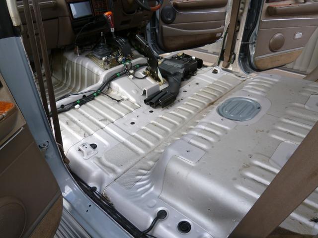 ランドクルーザー８０ ＶＸリミテッド　ターボ・リアＬＳＤ・リフトＵＰ・純正角目４灯・前後ラテラル・マフラー・１６ＡＷ・オープンカントリーＭＴ・ヒッチ・ＳＤナビＴＶ・Ｂカメラ・ＥＴＣ・リーディングダウン・ＬＥＤテール・前後ドラレコ・モモステ（66枚目）