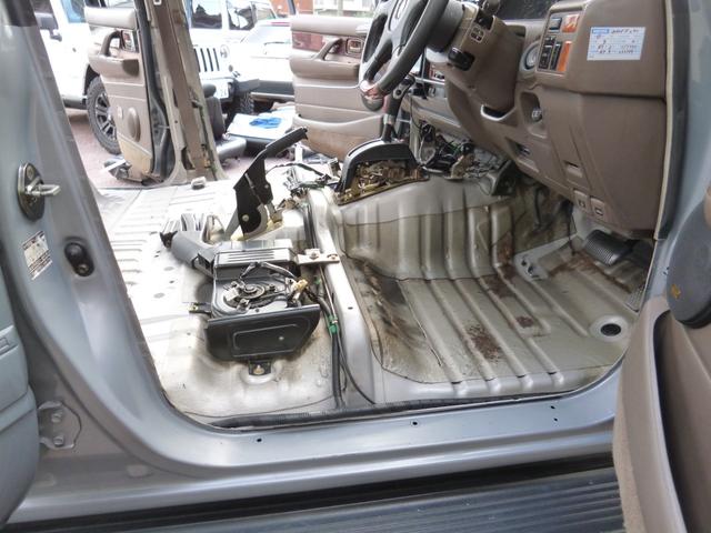 ランドクルーザー８０ ＶＸリミテッド　ターボ・リアＬＳＤ・リフトＵＰ・純正角目４灯・前後ラテラル・マフラー・１６ＡＷ・オープンカントリーＭＴ・ヒッチ・ＳＤナビＴＶ・Ｂカメラ・ＥＴＣ・リーディングダウン・ＬＥＤテール・前後ドラレコ・モモステ（68枚目）