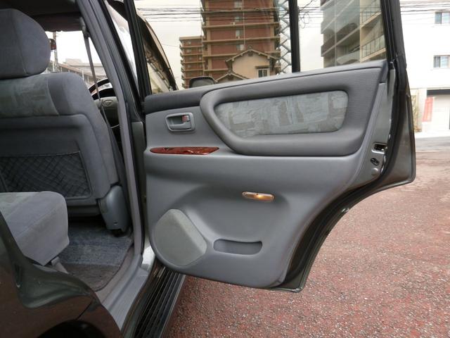 ランドクルーザー１００ ＶＸリミテッド　リアＬＳＤ・ターボディーゼル・２００系純正１８ＡＷ・ＭＯＮＳＴＡ新品５本・ＤＥＰＯ製ヘッドライト・リアヒーター・ＳＤナビフルセグ・Ｂカメラ・ドラレコ・キーレス・サイドステップ（47枚目）