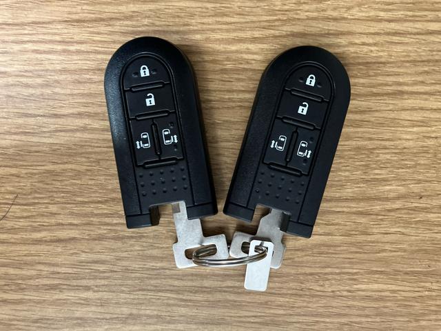 �y�X�}�[�g�L�[�z�@�X�}�[�g�L�[���g�т��Ă���΁A�h�A�n���h���̃{�^���������ă��b�N�̉������ł��A�p���[�X���C�h�h�A�������^�b�`�ŊJ�ł��܂��B