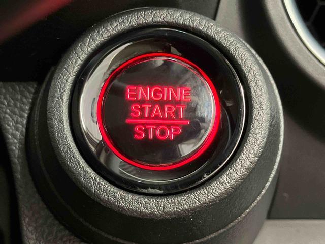 【プッシュボタンスタート】　スマートキーを携帯し、ブレーキを踏みながらボタンを押すだけでエンジンをかけることができます