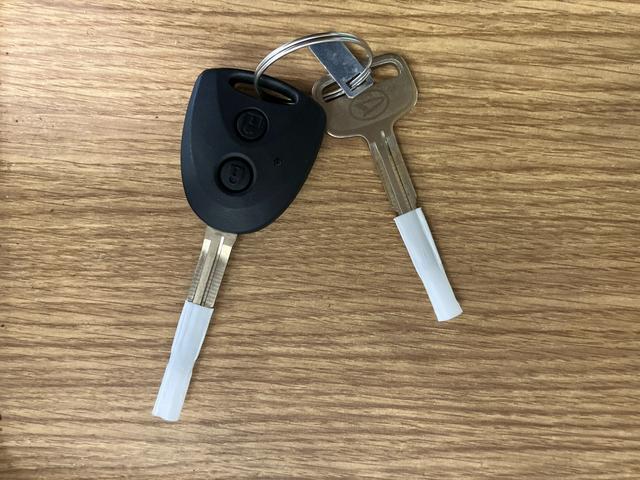 ハイゼットカーゴ ＤＸ　１オーナー　衝突安全ボディ　キーレスキー　両側スライドドア　アイドリングストップ　オートマチックハイビーム　ＥＳＣ　オートライト　記録簿　レーンアシスト　運転席エアバッグ　助手席エアバッグ　ＡＢＳ（16枚目）