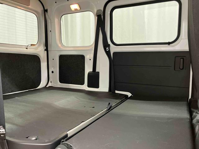 ハイゼットカーゴ ＤＸ　１オーナー　衝突安全ボディ　キーレスキー　両側スライドドア　アイドリングストップ　オートマチックハイビーム　ＥＳＣ　オートライト　記録簿　レーンアシスト　運転席エアバッグ　助手席エアバッグ　ＡＢＳ（34枚目）