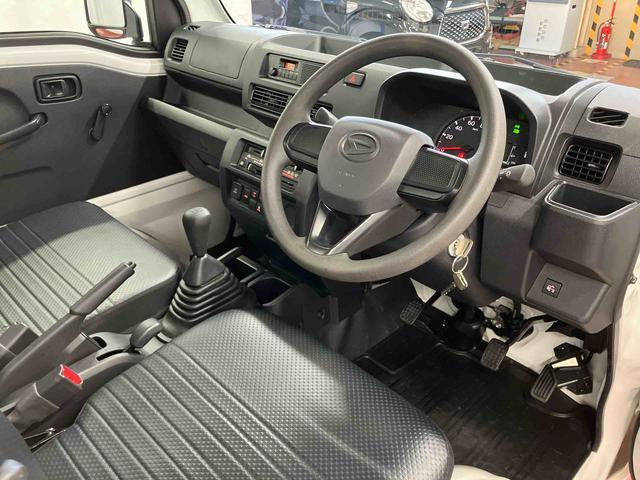 ハイゼットトラック スタンダード　農用スペシャル　１オーナー　４ＷＤ　マニュアル車　衝突被害軽減システム　レーンキープアシスト　誤発信抑制制御　運転席エアバッグ　助手席エアバック　誤発進抑制機能　オートライト　オートマチックハイビーム　ＡＢＳ（13枚目）